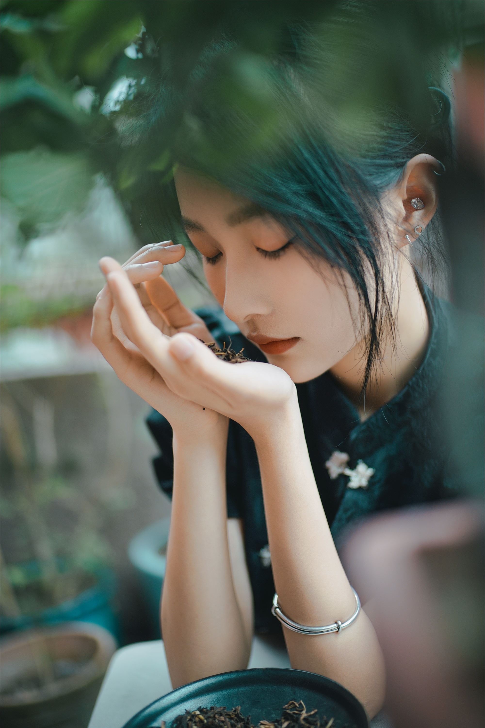 YITUYU艺图语 2025.01.06 娴静犹如花照水 欣欣